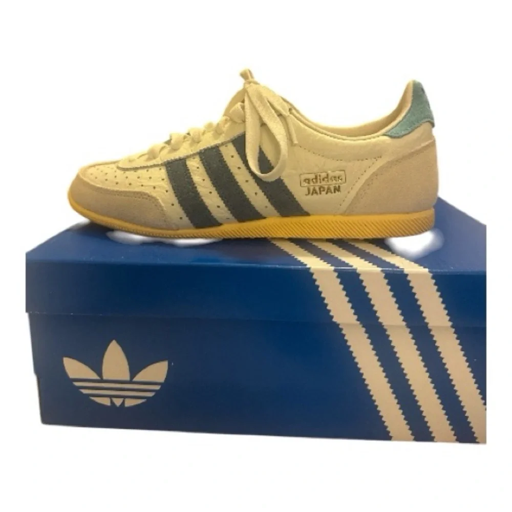 Adidas Japan Sneaker in White, Cream, and Blue - size 6.5 - Picture 2 of 8